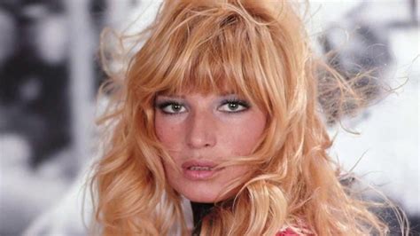 Protagonista della musica italiana degli anni sessanta, aveva abbandonato le scene nel 2010. Monica Vitti oggi, ecco di cosa è malata - YouTube