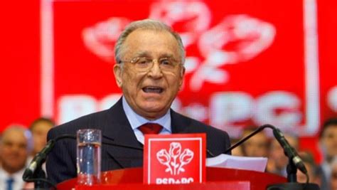 His father was a railway worker who was active in the workers'(communist) movement prior to his death, at the age of 45, in the early 1950s. Ion Iliescu se retrage din toate funcţiile deţinute în PSD - UBB Radio Online