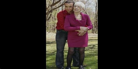 Forums pour discuter de culotte, voir ses formes composées, des exemples et poser vos questions. Un jeune homme de 31 ans amoureux d'une vieille de 91 ans ...