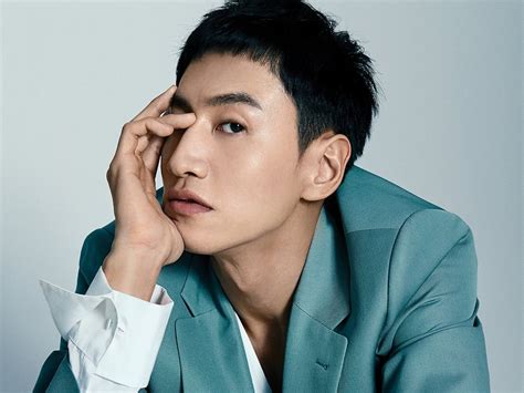 Prosecutor, accuser, criminator, charger, plaintiff, complainant. Jadi Pendakwa Raya Menganggur & Penyibuk, Lee Kwangsoo ...