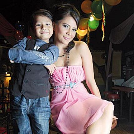 Nama ratu cukup kuat menggambarkan dirinya dan sebab itu saya dan suami memilih cleopatra yang juga nama seorang ratu di mesir cukup. Angelina Adalah Anak Watie (Elite) Yang Sah... | GOSIP ...