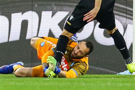 Arsenal star david ospina was rushed to hospital amid harrowing scenes after he collapsed on the pitch. Arsenal goalkeeper David Ospina collapses following head ...