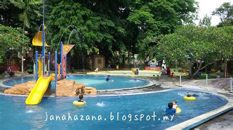 Teratak tok wan 1 and 2. Main air di Splash Water Park Kota Bharu - Jana Hazana