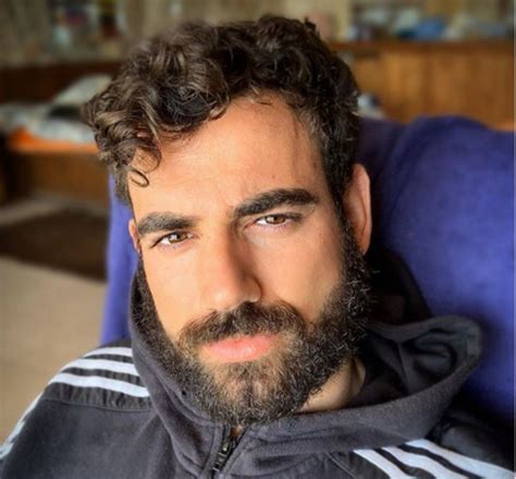 Ο αδελφός μου, ο νίκος, είναι καθηγητής στο πανεπιστήμιο στην αθήνα και η αδελφή μου, η άννα, είναι δασκάλα σ' ένα δημοτικό σχολείο στην κρήτη. Νίκος Πολυδερόπουλος: Δεν θα πιστέψετε που βρίσκεται στην ...