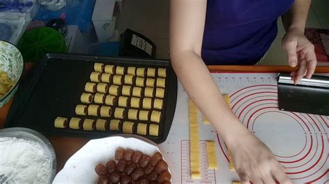 Maka mari kita simak langsung seperti apa resep kue bolu gulung penting sekali melakukan cara yang pertama dengan terlebih dahulu mempersiapkan peralatan yang akan mungkin anda butuhkan. Cara membuat nastar gulung /tutorial membuat nastar gulung ...