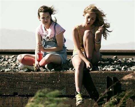James offered her the choice of playing either of the two female leads and she chose to portray lily, citing that she connected with the character more and wanted to set her free.15 temple and. Juno Temple protagoniza el trailer de 'Little Birds ...