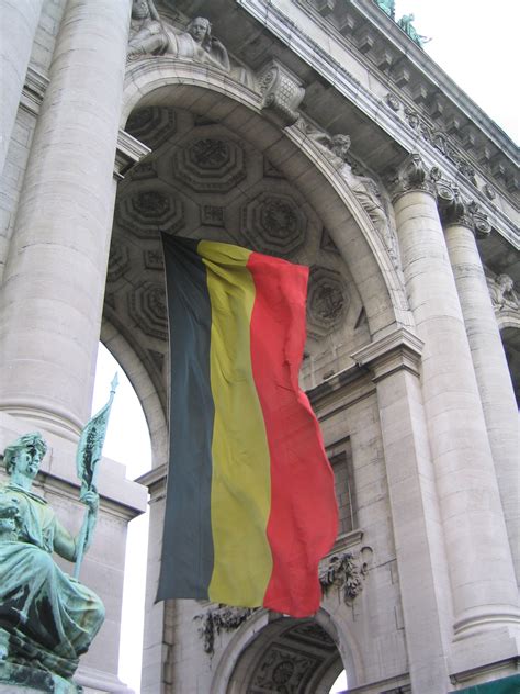 Flagge belgiens) is a tricolour consisting of three equal vertical bands displaying the national colours of belgium: Flagge Belgiens