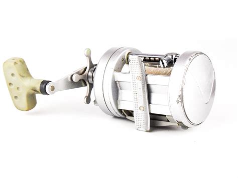 The lightweight graphite body and rotor integrate. PAIR ABU GARCIA PRO MAX 6600W & 6600 MULTIPLYING REELS ...