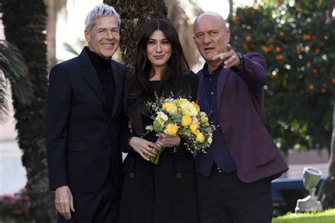 Claudio baglioni sarà ospite del programma la musica che gira intorno, condotto da @fiorellamannoia , venerdì 15 gennaio alle ore 21:25 su @raiuno #lamusicachegiraintorno pic.twitter.com/gyygamnjzx. Claudio Baglioni, il suo Sanremo bis è con Virginia ...