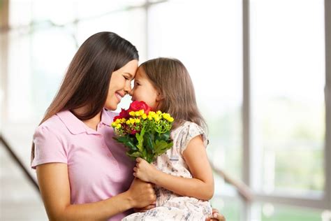 También puedes ver en qué día cae este día festivo y cuántos días faltan para su celebración. Mejores flores para regalar el día de la madre 2021