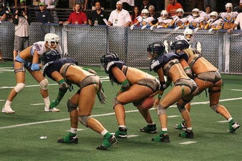 El fútbol americano es uno de los grandes desconocidos de nuestro país pero si además hablamos de equipos femeninos, la media baja todavía más. The Lingerie Football League Video Game is Simply ...