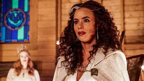 Drama nur 2 episod 8. Midnight, Texas (S02E08): Patience Is A Virtue Summary ...