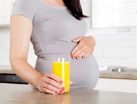 Ibu hamil juga penting untuk mendapatkan cukup asupan vitamin a dan beta karoten, yaitu dua nutrisi yang akan membantu pertumbuhan tulang dan gigi janin. Bolehkah Ibu Hamil Minum Jus Mangga - Seputar Minuman