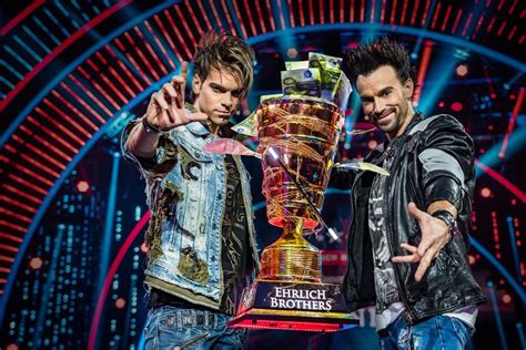Das studio fühlt sich, wir können es kaum erwarten, wenn es in kürze bei rtl.de losgeht mit pocher vs. Ehrlich Brothers: Das Vermögen & Einkommen der Magier 2020 ...