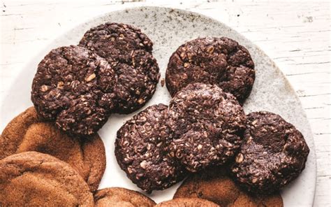 The raisins are plumped in irish whiskey before adding to the batter, and there are plenty of nuts and just a hint of cinnamon in. Irish Raisin Cookies R Ed Cipe : Confetti Cookies Smitten ...