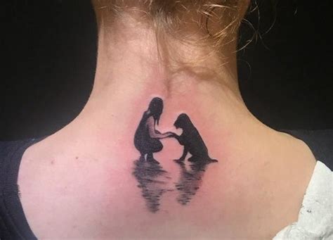 Koi rouge incarne l'amour fort et le sentiment profond; Ces 24 tatouages qui ont une signification particulière