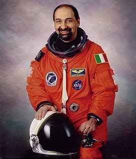 Umberto guidoni ( roma , 18 august 1954 ) este un astronaut , astrofizician și scriitor italian. Umberto Guidoni