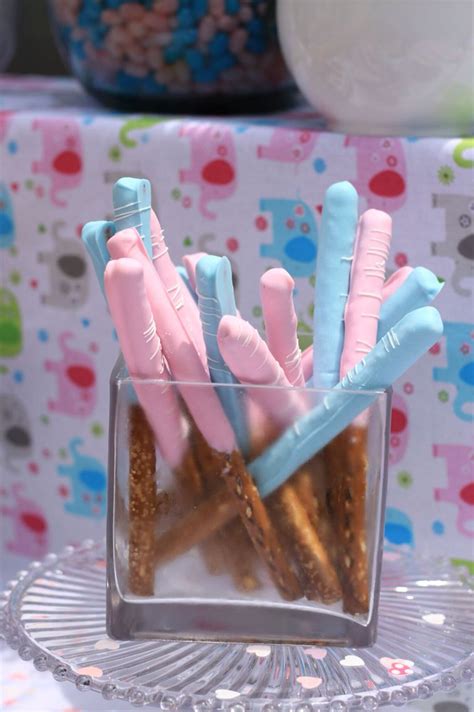 Gender reveal food products that you can find here are not just nutritious but are also tasty enough the gender reveal food found here are available in distinct pack sizes and come with a variety of. Gender reveal party - dessert table (With images) | Gender ...