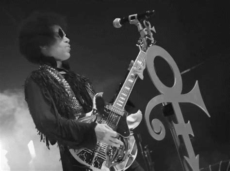 What should i name my guitar. Prince on my favorite guitar | Prince gifs, Prince, Hit ...