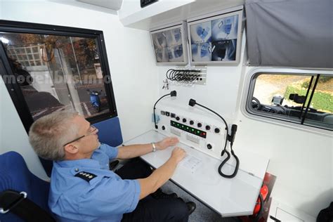 Gefangenentransport ist der transport von gefangenen und arrestanten zu lande, zu wasser und in der luft zum zwecke einer überstellung (verschubung, ausantwortung) in ein anderes gefängnis oder vorführung bei gericht. Gefangenentransport & Grüne Minna