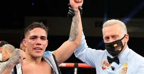 Castaño fue dominador del combate hasta el décimo round, momento en el que una contra del estadounidense puso en malas condiciones al argentino y abrió paso para que la decisión de los juradas no premiara la mejor tarea del argentino. Brian Castaño confirmó el combate más importante de su ...