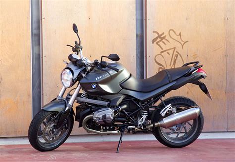 The bmw r1200r is known as the world's first motorcycle equipped with automatic stability control. 【全球新聞】R1200R雙凸領軍，BMW Motorrad 2011年式大軍米蘭不缺席! - CarStuff 人車事
