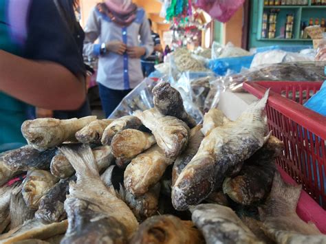 We then shared a table with another family who had just finished eating. Cuti-Cuti Famili: PERCUTIAN KELUARGA DI TANJUNG DAWAI KEDAH