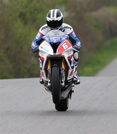 Le terribili immagini dell'incidente di guy martin avvenuto a glen vine nella classe senior tt del tourist trophy, hanno fatto il giro del mondo. Dobletes de Guy Martin y William Dunlop en la Cookstown 100