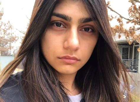 Mia khalifa домашнее видео слито с onlyfans, brazzerus, home video. Mia Khalifa Claims She Quit Adult Films Due to 'Death ...