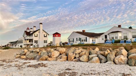 Lighthouse inn on cape cod will take you to a time gone by…secluded and relaxing, with refreshing ocean breezes to rejuvenate your spirit…this is classic cape cod. Photos | Oceanfront Icnn in Cape Cod, MA | The Lighthouse Inn