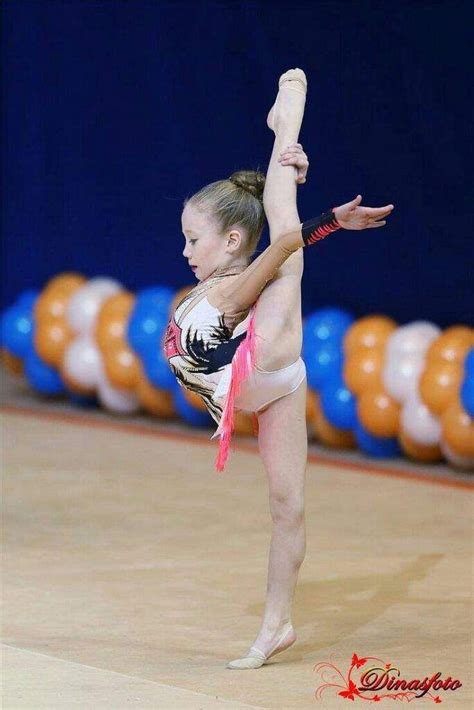 In events like the vault, the floor, and the balance beam, gymnasts are expected to perform a wide variety of maneuvers. Here are a bunch of random pics | Dance Amino | Gymnastics poses, Gymnastics photography ...