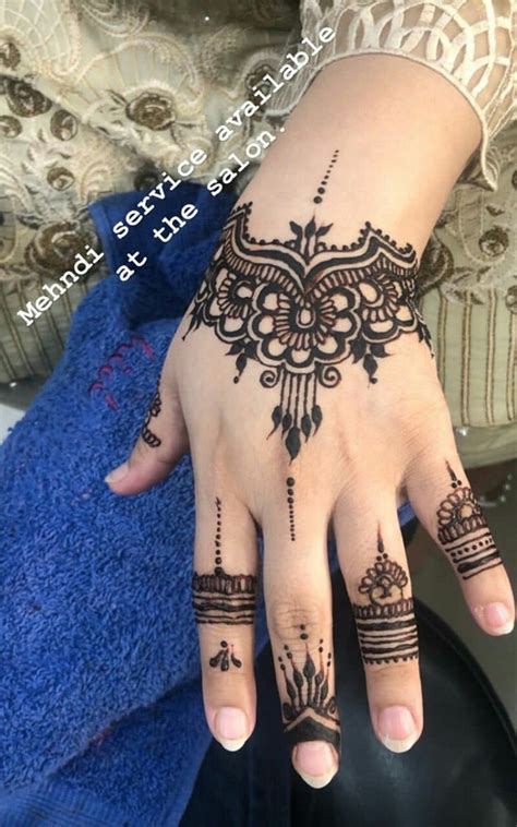 Check spelling or type a new query. Pin by Asma Mujeer on Mehndi Like Tattoos | Henna hand ...