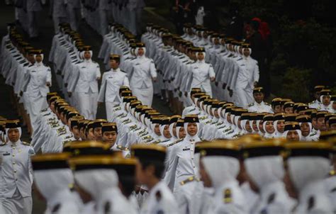 Pada masa ini juga sistem pendidikan kebangsaan mengalami banyak perubahan, antaranya bahasa melayu dijadikan sebagai bahasa pengantar utama yang dilaksanakan sepenuhnya pada peringkat menengah di semenanjung malaysia dan sabah pada tahun 1982. Sistem Pendidikan di Indonesia Disesuaikan Perubahan Zaman ...