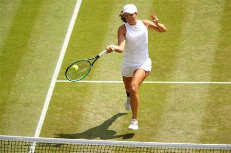 Polka nie jest murowaną faworytką tego spotkania. Iga Świątek - Viktorija Golubic NA ŻYWO GODZINA Wimbledon ...