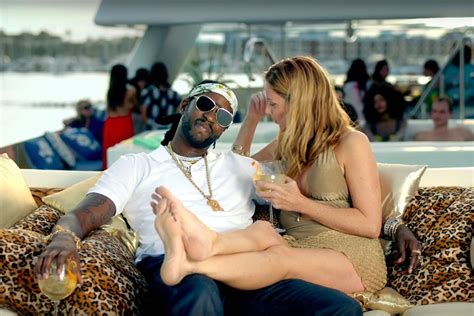Epps (born september 12, 1977), known professionally as 2 chainz, is an american rapper, songwriter, media personality, and basketball player. 2 Chainz Sips 7UP on a Yacht in New Commercial - XXL