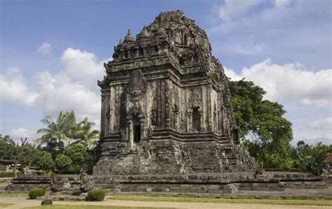 24 Candi Hindu-Buddha di Indonesia Wajib Dikunjungi ...