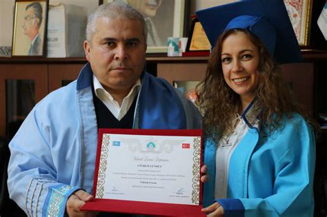 Sıralamada puanların eşit olması durumunda lisans diploma notu yüksek olan adaya, burada da eşitlik olması durumunda. Türkiye Türkçesiyle Uzaktan Eğitim Programı - Ahmet Yesevi ...