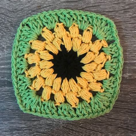 Please read my disclosure for more info. How To Crochet A Sunflower Granny Square | Lion Brand Notebook