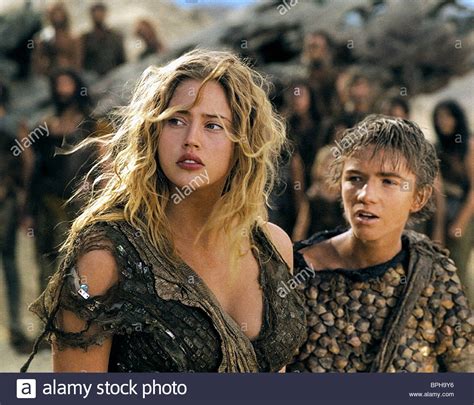 Wie die erstverfilmung basiert er auf dem roman planet der affen. ESTELLA WARREN, Luke Eberl, Planet der Affen, 2001 ...