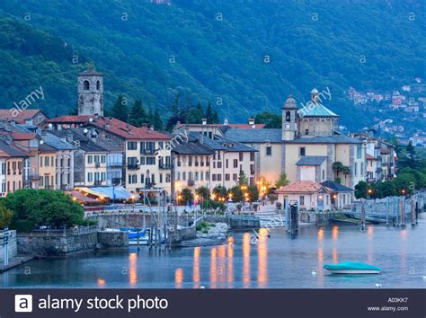 Un giro sul traghetto, tra le bellezze del lago maggiore. Cannobio, Lago Maggiore, Piemonte, Itália Foto, Imagem de ...