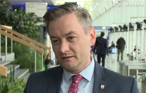 Tyman szybko ruszył na swojego przeciwnika, udało mu się. "Efekt Biedronia w Słupsku". Miasto w ciągu roku opuściło ...
