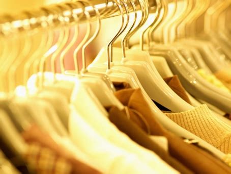 Bisnis jualan baju online memang memiliki peluang yang cukup besar bila dikembangkan. Tips Bisnis Baju Distro Yang Mudah Dijalankan - Training ...
