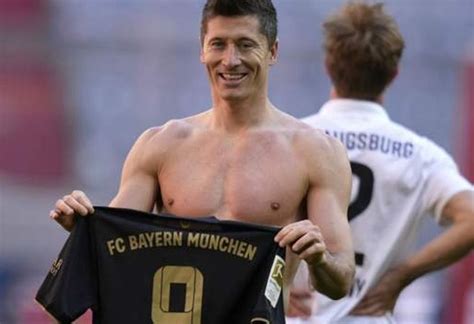 He would've liked to have done it earlier in the day, but eventually, robert lewandowski was a history maker. Hebat! Jaring gol ke-41, Lewandowski pecah rekod Muller ...