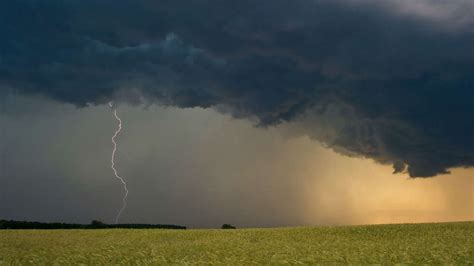 Dabei bestehe in großen teilen deutschlands weiter starke bis extreme wärmebelastung und erhöhte waldbrandgefahr. Unwetterwarnung: Schwere Gewitter über dem Landkreis ...