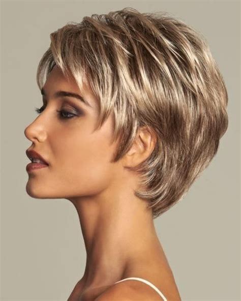 Brune et un peu grassouillette, entre 45 et 50 ans, est venue. +39 coupe courte femme 50 ans : Beauté : 21 plus belles ...