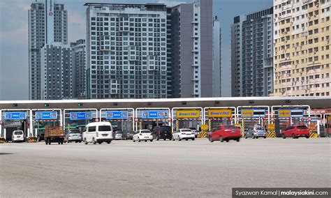 Four students are heading back to their college in kuantan, after a night out in kuala lumpur, when they encounter massive traffic on the karak highway. Cabinet to discuss proposal to reduce highway toll rates