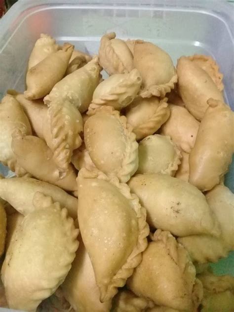 Bila agak kering,tambah air lagi &kiub.kacau smpi kiub hancur. Cara-Cara Buat Inti Karipap Sardin Yang Mudah & Sedap.