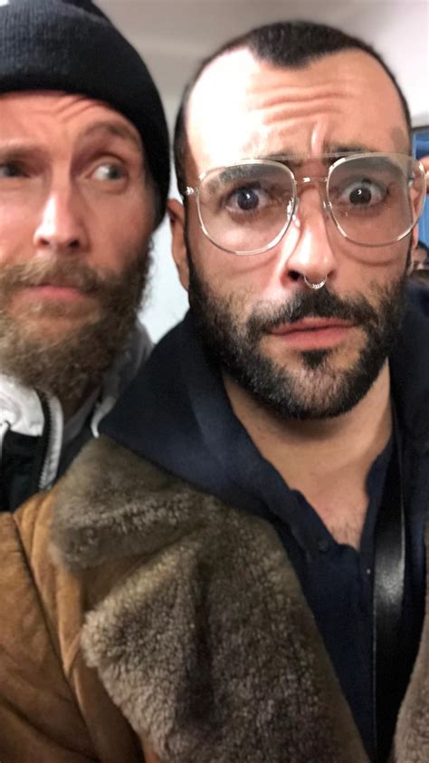 Marco mengoni e il ballerino roberto bolle sono in vacanza a new york, dove stanno trascorrendo qualche giorno di relax insieme. Nuovo look per Marco Mengoni: septum piercing | Radio Deejay