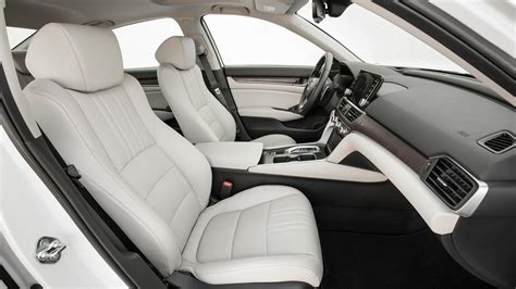 Co 2 emissions in grams per kilometre travelled. 2018 Honda Accord Touring Interior - 2227843