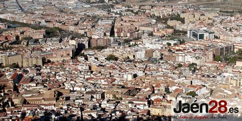 Bordura de catorce piezas, que carga alternantes, en campo de gules, un castillo de oro, almenado de tres almenas, mazonado de sable y aclarado de azur; Jaén y Linares a la cola de España en condiciones ...